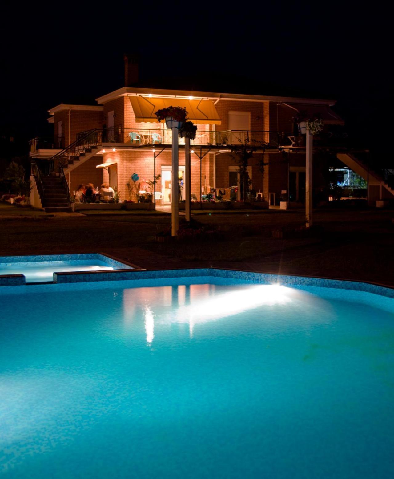 Kiki'S Place Нікіті Екстер'єр фото