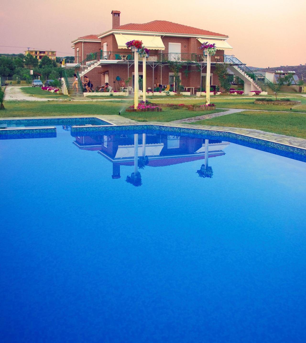 Kiki'S Place Нікіті Екстер'єр фото